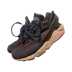 NIKE AIR HUARACHE Men’s 7.5
Midnight Navy/ Midnight Navy-Dark Ash worn ONCE